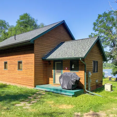 Fire Pit & Screened Porch! 3.5-acre Nevis Retreat
