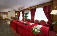 โรงแรมรอยัลพาเลซ - บริการรถรับส่ง