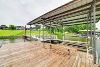 Hot Tub, Dock and Views Waterfront Home in Cadiz! - 3-Sterne