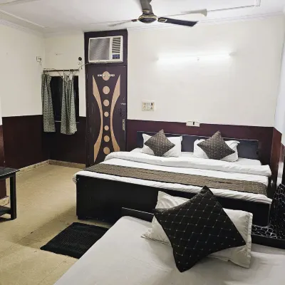 Hotel Deurali Deluxe -Nizamuddin Rly St Отели рядом с достопримечательностью «Храм Акшардхам»