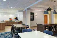 Fairfield Inn & Suites Edison-South Plainfield - breakfast
