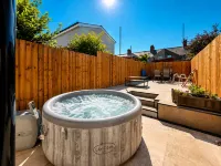 Luxury 6BR Family Home 3 Bath With Hot Tub Fast WiFi - อ่างจากุชชี่