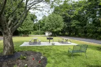 Red Roof Inn Clifton Park - Motels