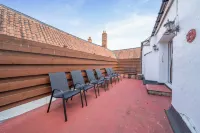House in Historic Village - Sleeps 6 - Wifi