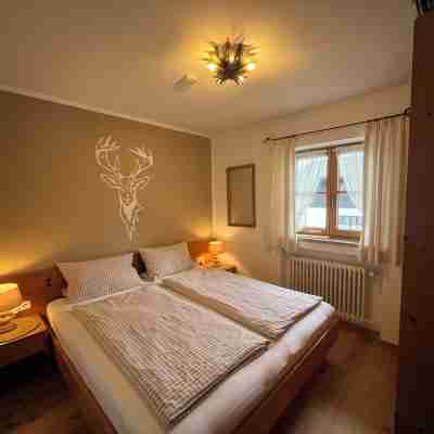 Frühholz—The Vacation Home, 5-Star "Kreuzeck" Apartment in Grainau & Southwestern-Facing Balcony Rooms
