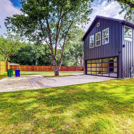 'mckinney Marvel' Studio in Historic District