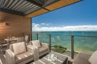 Oaks Redcliffe Mon Komo Suites - Sea View