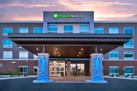 Holiday Inn Express & Suites Grand Rapids Airport - South