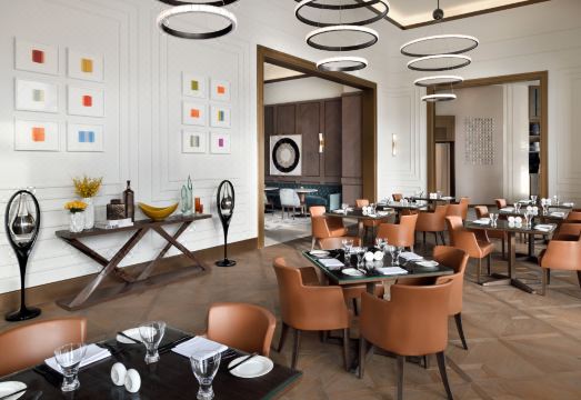 어드레스 다운타운 호텔 외관 및 분수 전망