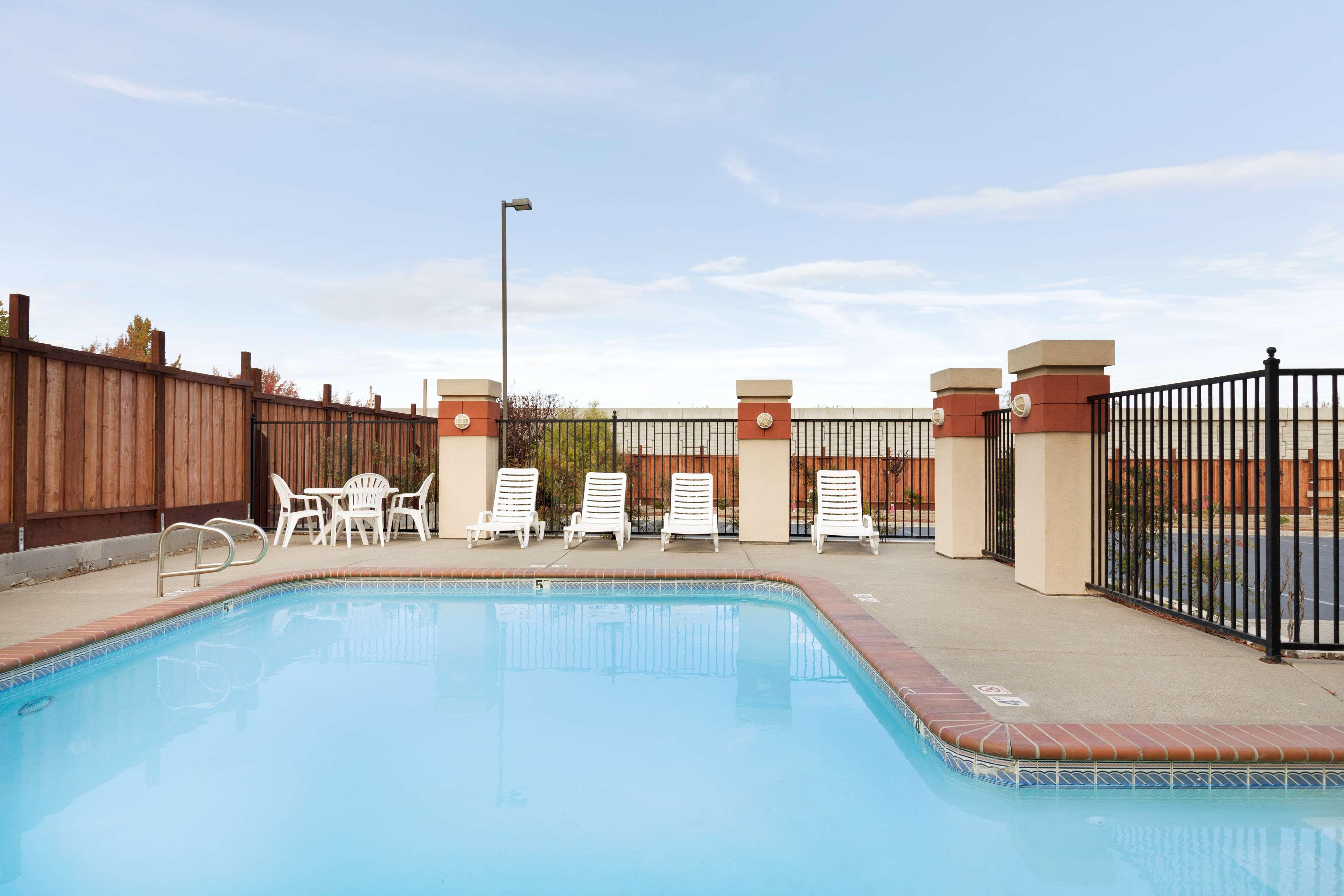 Country Inn & Suites by Radisson, San Carlos, CA