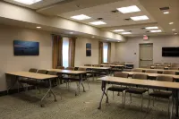 Holiday Inn Express & Suites Cold Lake Các khách sạn ở Hồ Cold