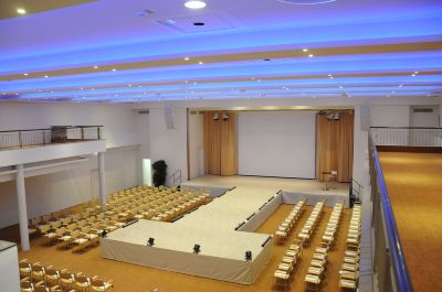 多目的ホール ホテル ハンセアティッシャー ホフの写真