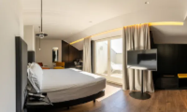 Chic & Basic Gravity