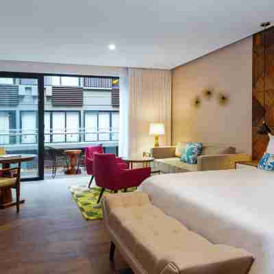 The Fives Downtown Hotel & Residences, Curio Collection by Hilton Rooms