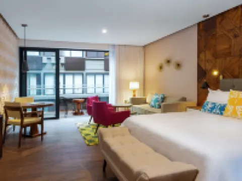 โรงแรม เดอะ ไฟฟ์ ดาวน์ทาวน์ - คูริโอ คอลเลกชัน บาย ฮิลตัน โรงแรมในปลายาเดลการ์เมน