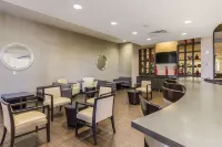 Embassy Suites by Hilton Newark Airport - bar