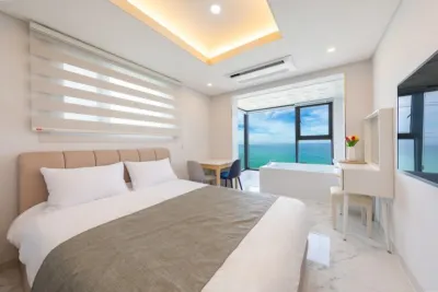 Gangneung Dolphin Spa Pension (Ocean View)