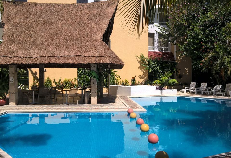 Hotel Plaza Caribe CancunOver view