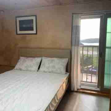 Yeosu Banditbul Hwangto Pension Rooms