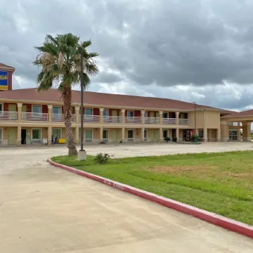 Scottish Inn & Suites Cotulla, TX