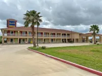 Scottish Inn & Suites Cotulla, TX Hotels in Cotulla