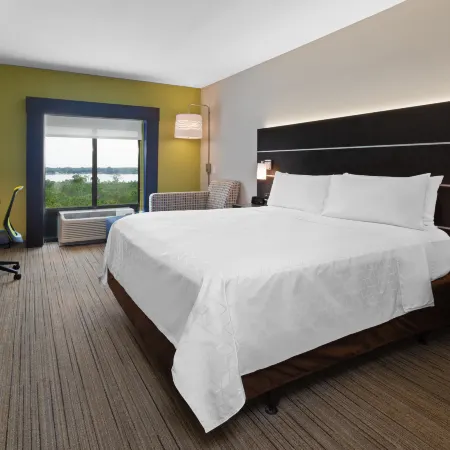 Holiday Inn Express & Suites LAKE PLACID by IHG