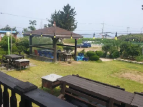 Uljin Yellow Garden Pension