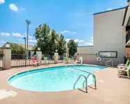 Quality Inn US65 & E Battlefield Rd Springfield - Pools