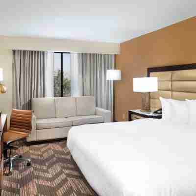 DoubleTree by Hilton Lawrence Rooms