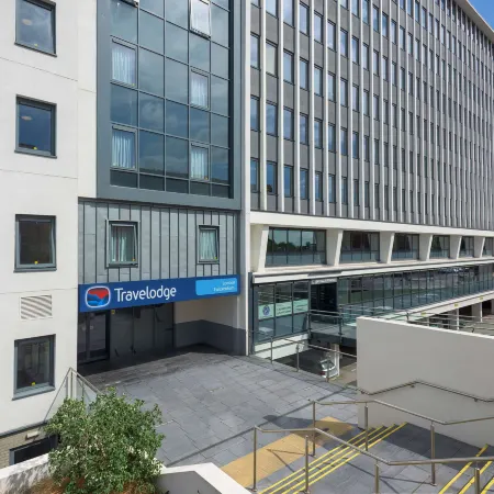 Travelodge London Twickenham Отели рядом с достопримечательностью «Хемптон-Уик»