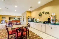 Quality Inn & Suites - breakfast