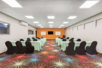 Days Inn by Wyndham Woodbury Long Island Hotel a West Hills