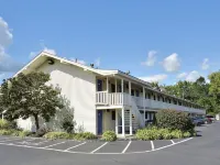 Travelodge by Wyndham Brattleboro VT Hotels in Windham County
