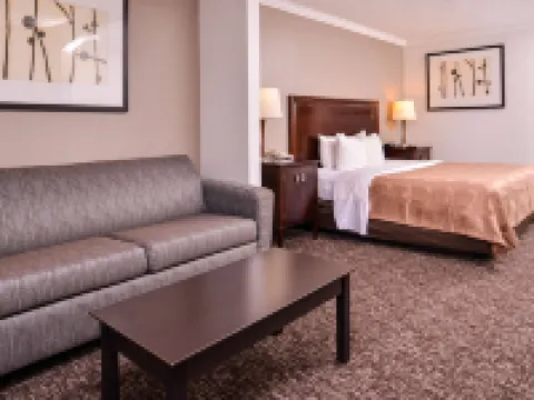 Quality Inn & Suites Hotels in Beaumont