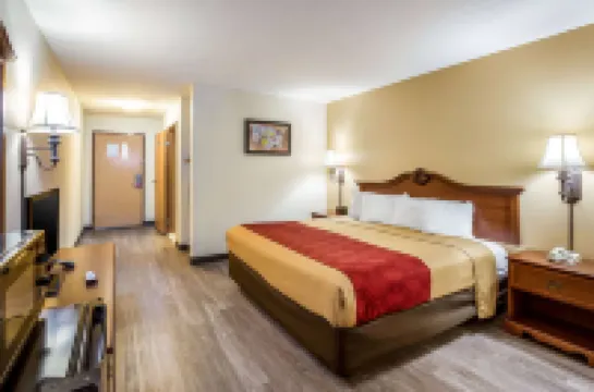 Econo Lodge Inn & Suites Fairview Heights St Louis