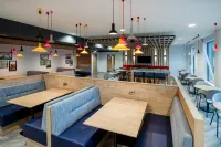 Holiday Inn Express CAMBRIDGE WEST - CAMBOURNE by IHG - breakfast