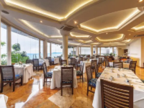 グランド ミラマー オール ラグジュアリー スイーツ & レジデンシーズ プエルト・バヤルタのホテル