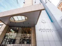 Pullman Santiago El Bosque Hotels near Nunoa