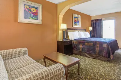 Days Inn & Suites by Wyndham Tampa near Ybor City Hotels in Tampa