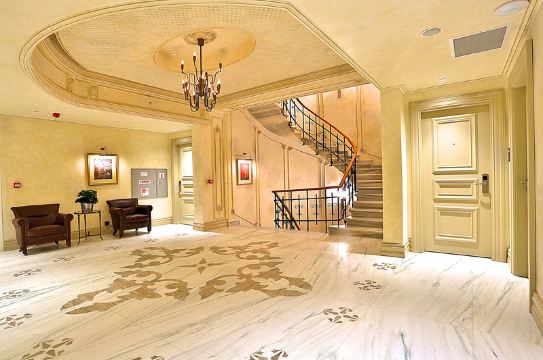 1. 탁심 라운지 호..