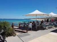 Adamsons Riverside Accommodation 코와라멉 호텔