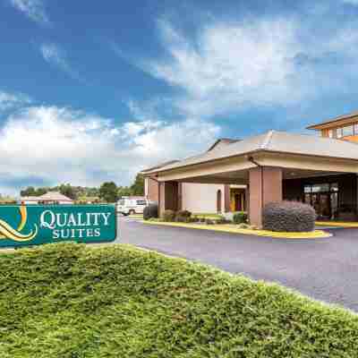 Quality Suites Convention Center - Hickory Hotel Exterior