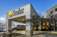 Comfort Inn & Suites Wichita Northeast - parking