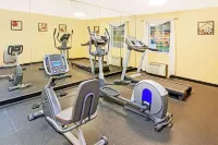 Days Inn & Suites by Wyndham Terre Haute - Gym