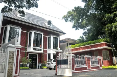 RedDoorz Premium near RS Pondok Indah Hotel di Jakarta Selatan