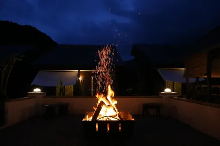 Minakami Kyanpujo ribāsutōn Отели рядом с достопримечательностью «Takaragawa Onsen»