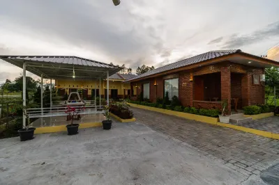 RedDoorz @ Aldos Villa Silangit Hotels in Simangulampe