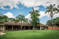 York Lodge Hoteles cerca de Wild Is Life & ZEN