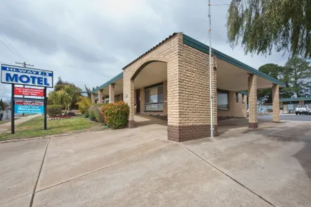 Hi Way Eight Motor Inn Отели рядом с достопримечательностью «Парк Сентрал»