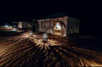 Room in Bungalow - Saharian Luxury Camp فنادق في تسردمين